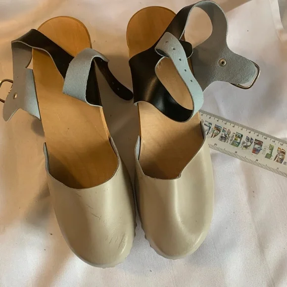 Leather clogs - Picture 3 of 9